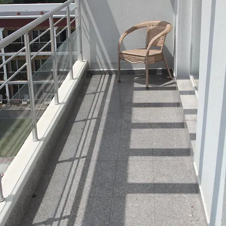 In Kristal Complex * Νεσέμπαρ